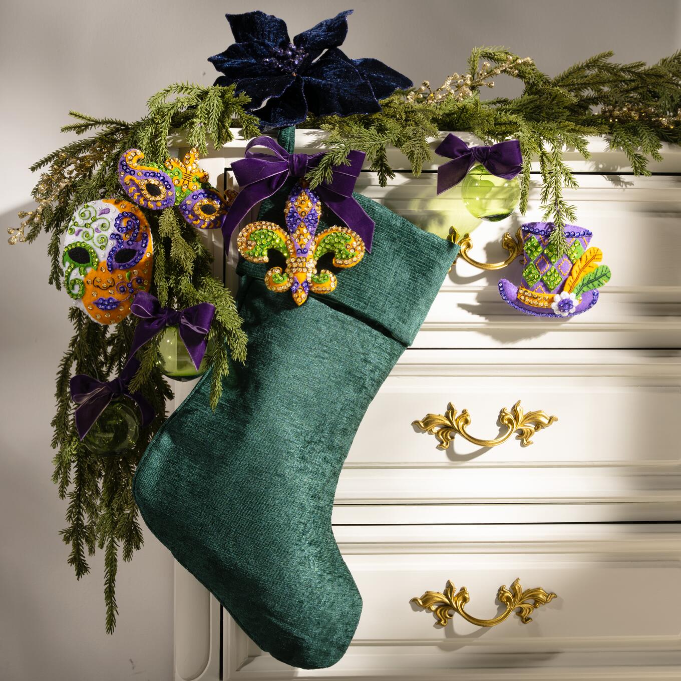 DIY Bucilla Mardi Gras Theatre Mask Felt Ornament Kit 89757