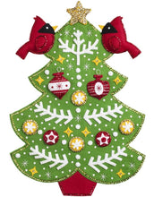 Load image into Gallery viewer, DIY Bucilla Tree Delight Cardinals Christmas Wall Hanging Felt Craft Kit 86970E