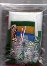Load image into Gallery viewer, DIY Design Works Lotsa Bears Christmas Holiday Felt Tree Ornament Kit 5394