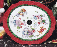 Load image into Gallery viewer, DIY Mini 9&quot; Tree Skirt Kit Ice Skaters Christmas Counted Cross Stitch Kit 1913