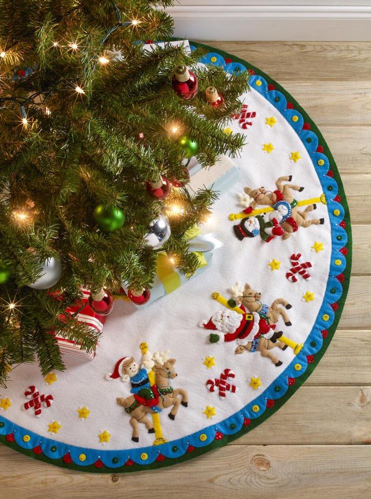 DIY Dmg Package Bucilla Carousel Santa Elf Christmas Felt Tree Skirt Kit 86951E